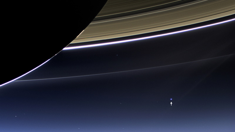 Снимок Земли, сделанный межпланетной станцией Кассини около Сатурна (19.07.2013).